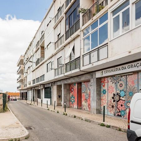Stroll To Coffee Shops Near A Renovated Hillside Apartment In Graca ลิสบอน ภายนอก รูปภาพ
