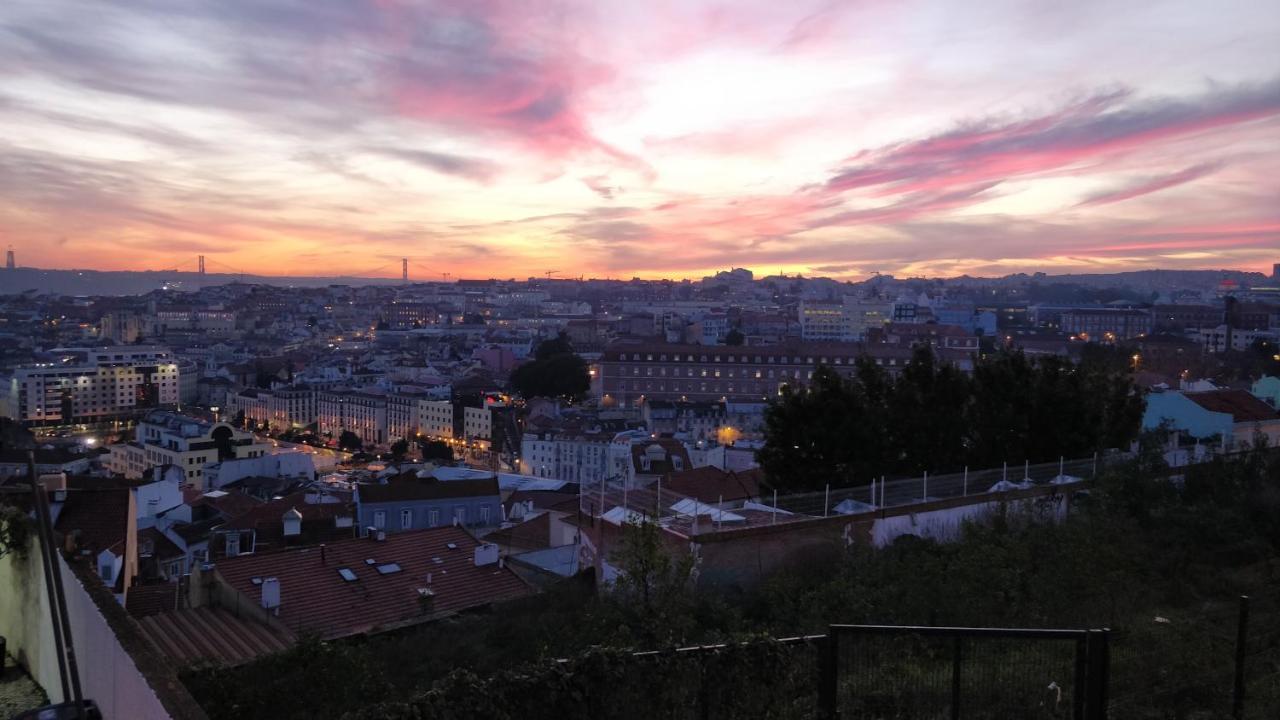 Stroll To Coffee Shops Near A Renovated Hillside Apartment In Graca ลิสบอน ภายนอก รูปภาพ