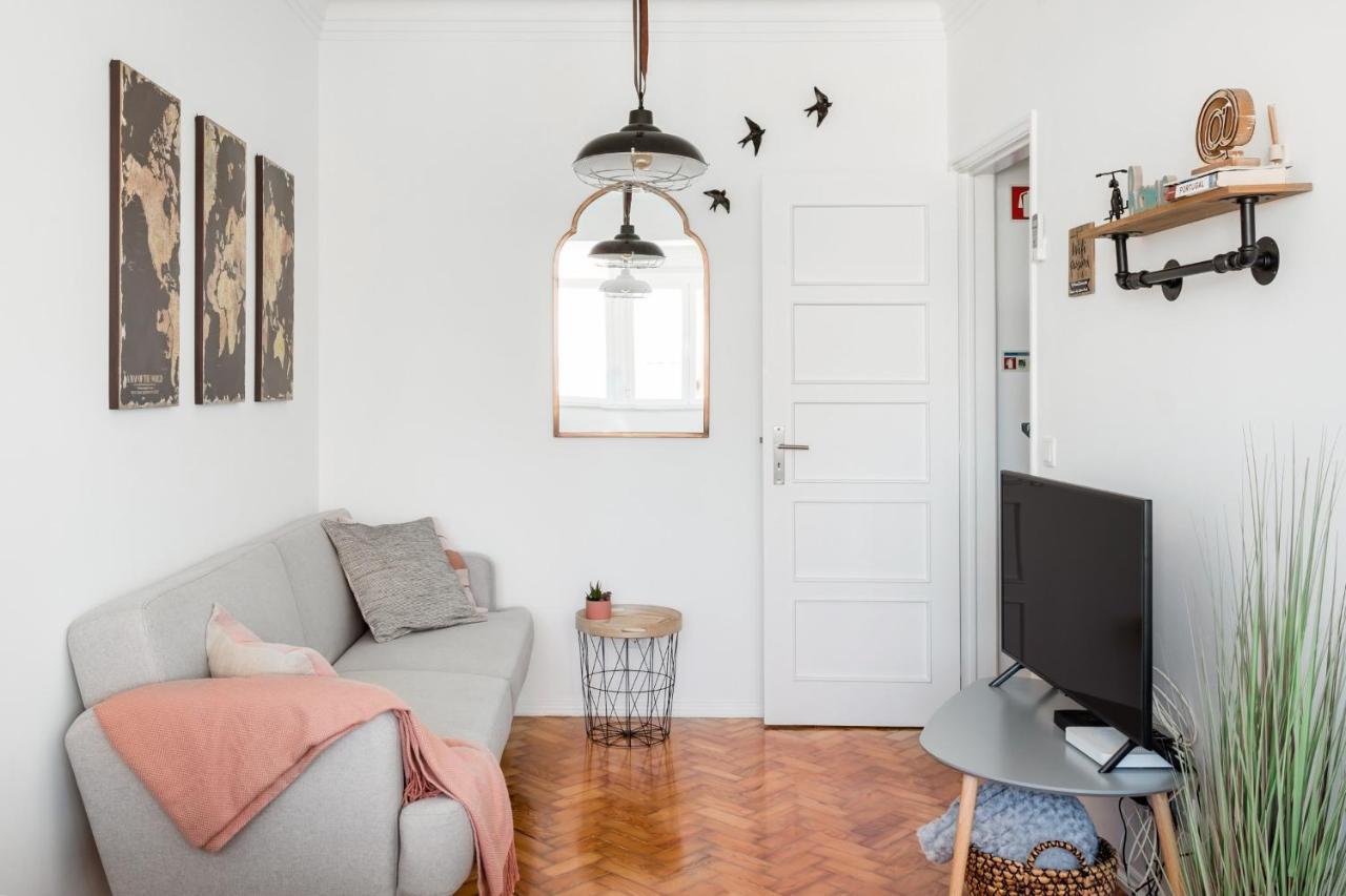 Stroll To Coffee Shops Near A Renovated Hillside Apartment In Graca ลิสบอน ภายนอก รูปภาพ
