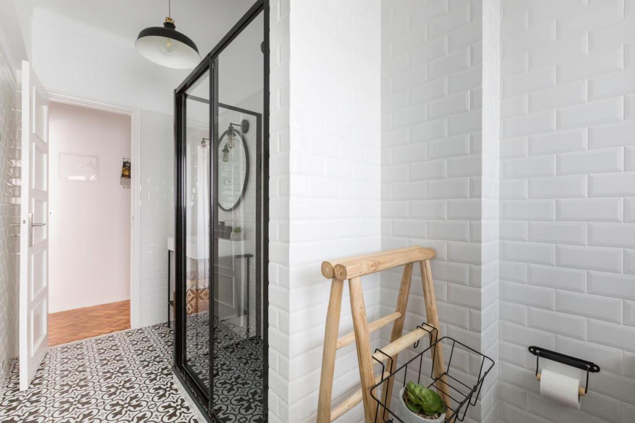 Stroll To Coffee Shops Near A Renovated Hillside Apartment In Graca ลิสบอน ภายนอก รูปภาพ